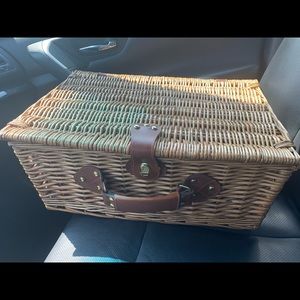 Wicker picnic basket